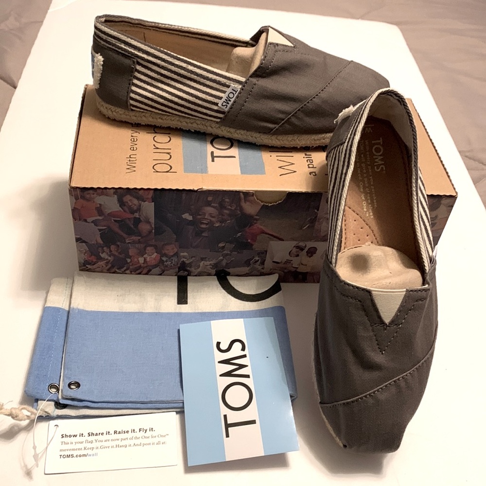 NEW TOMS ASH GRAY CANVAS SHOES ESPADRILLES SIZE 8
